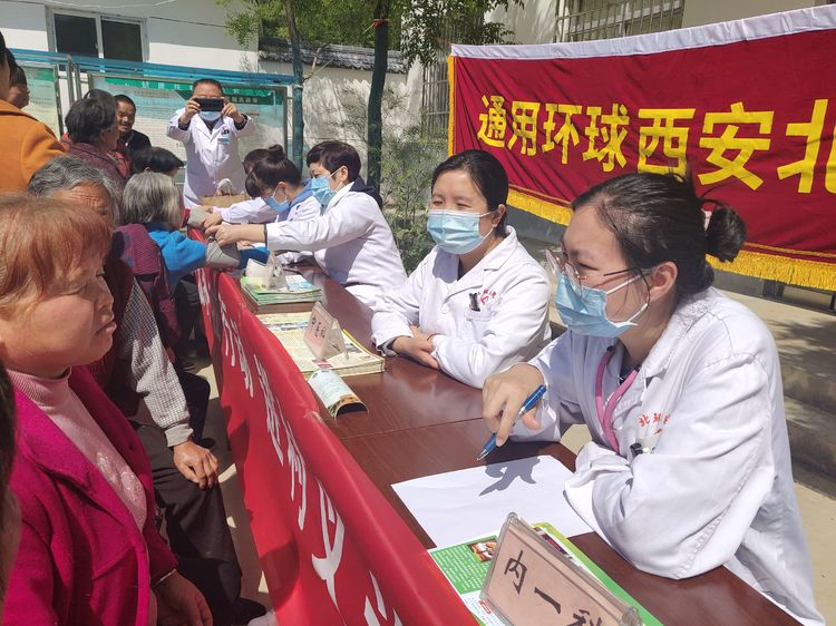 康健效劳在行动 进村义诊暖民心 —集团开展“我为群众办实事”实践运动