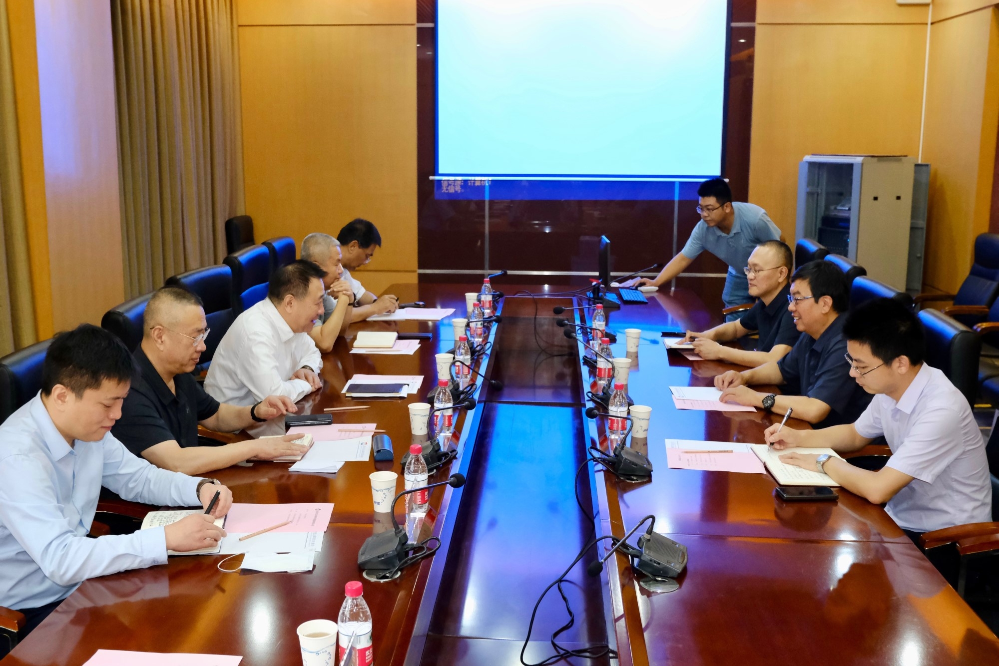 金百博集团党委书记、董事长金辉造访西北有色金属研究院